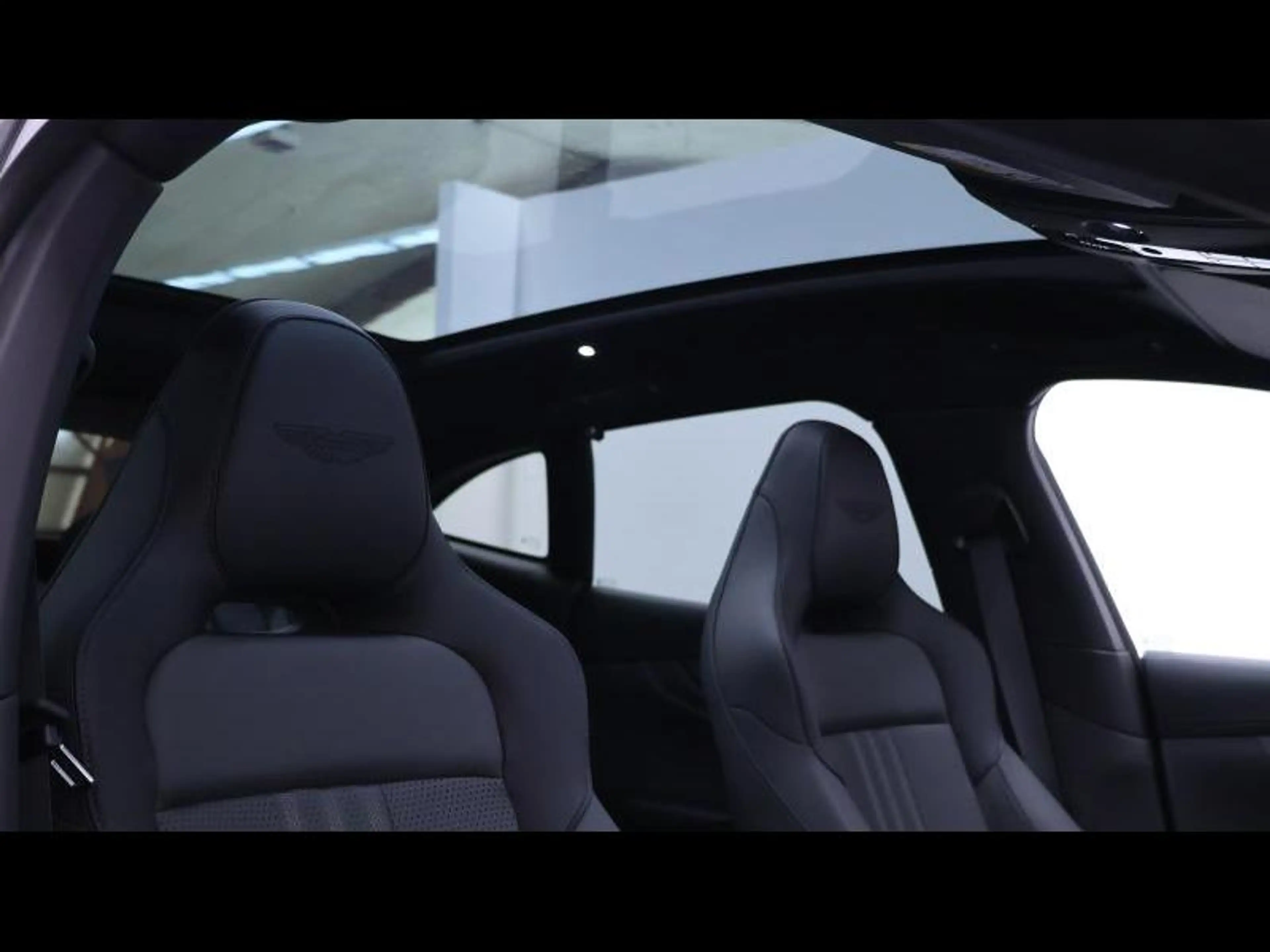 Aston Martin DBX 707 V8 — photo 12