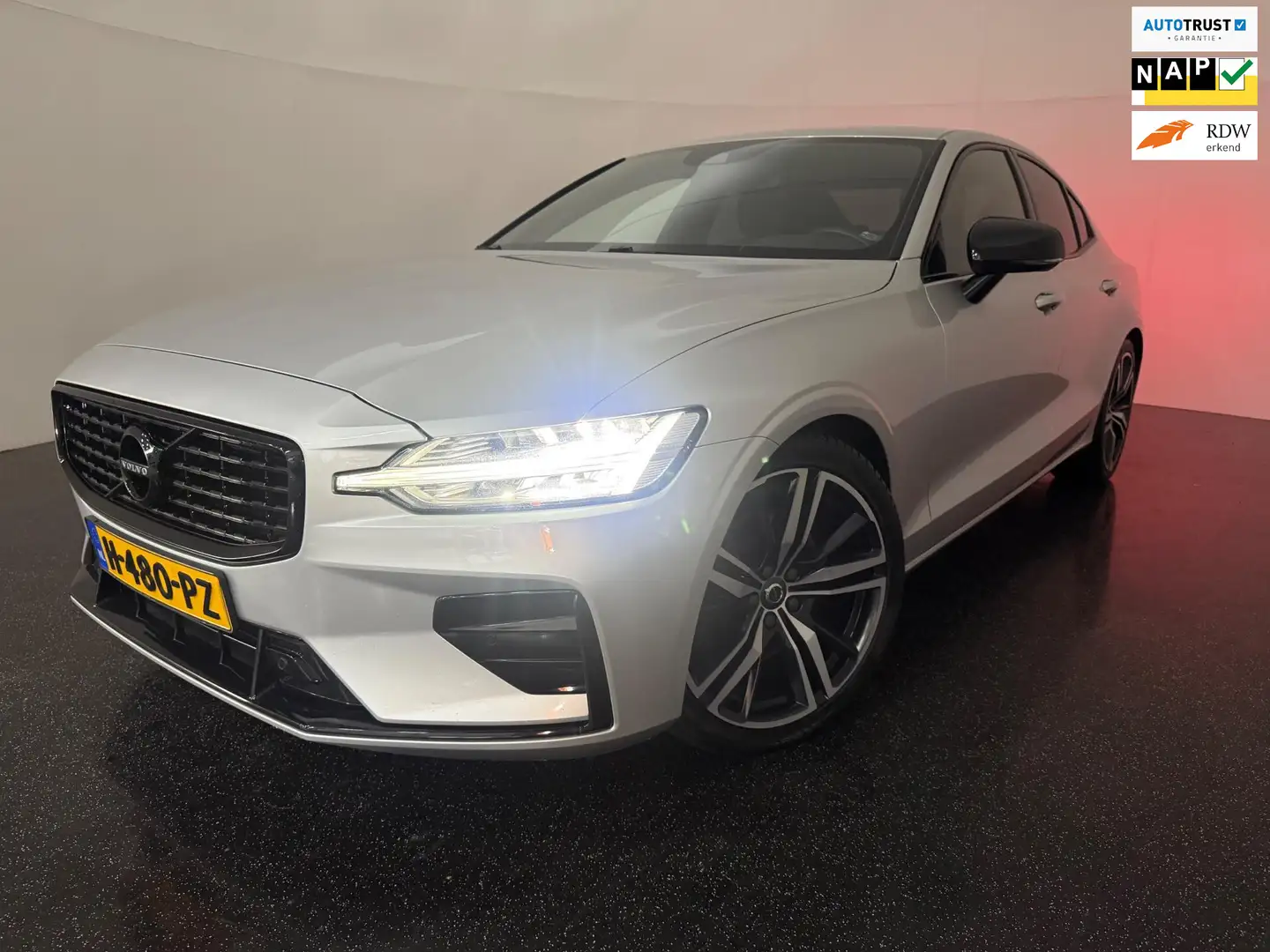 Volvo S60 2.0 T4 AUT R-Design / Polestar uitlaat / 19 inch Grau - 1