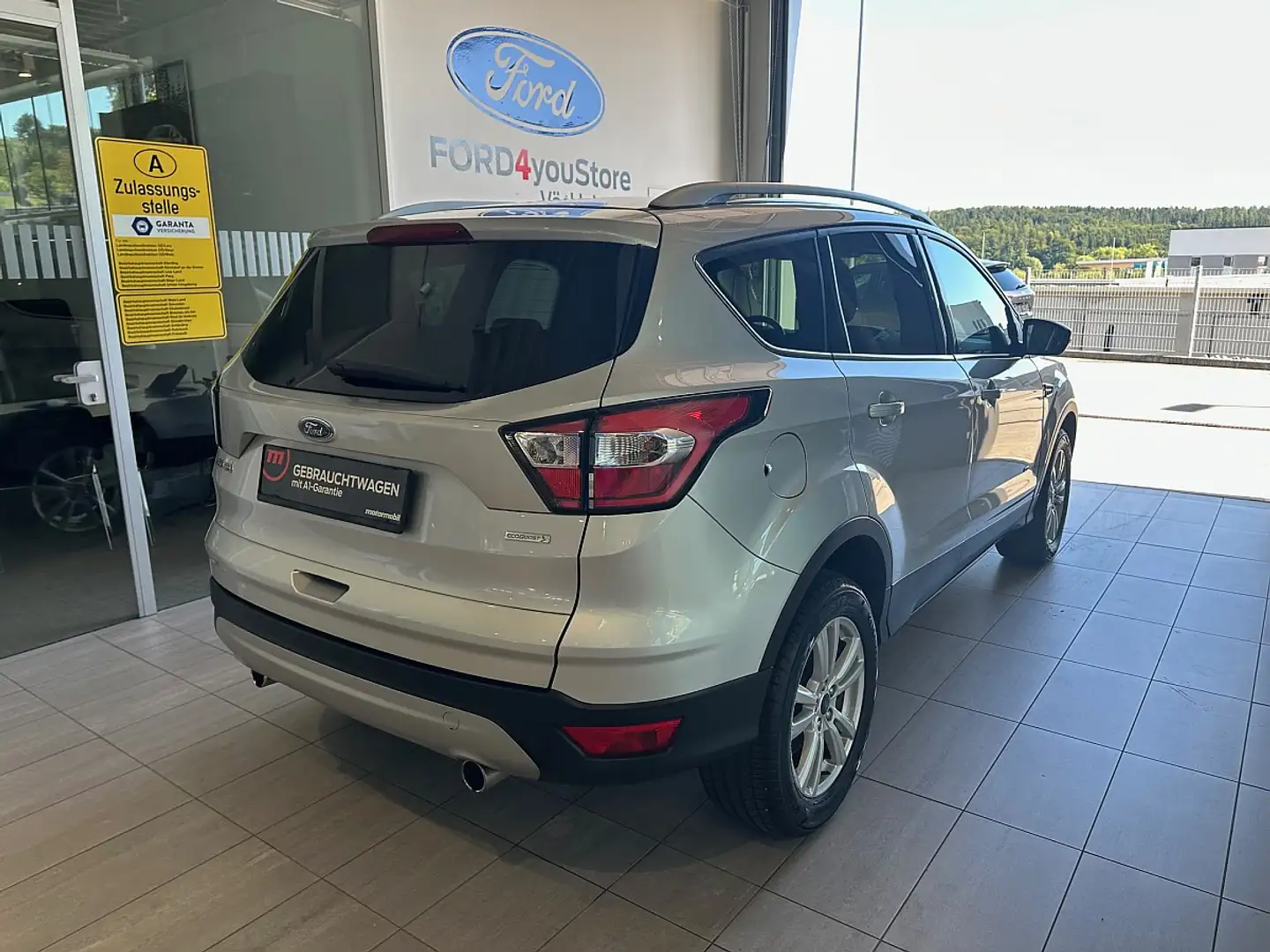 Ford Kuga 1,5 EcoBoost Trend Start/Stop AWD Silber - 2
