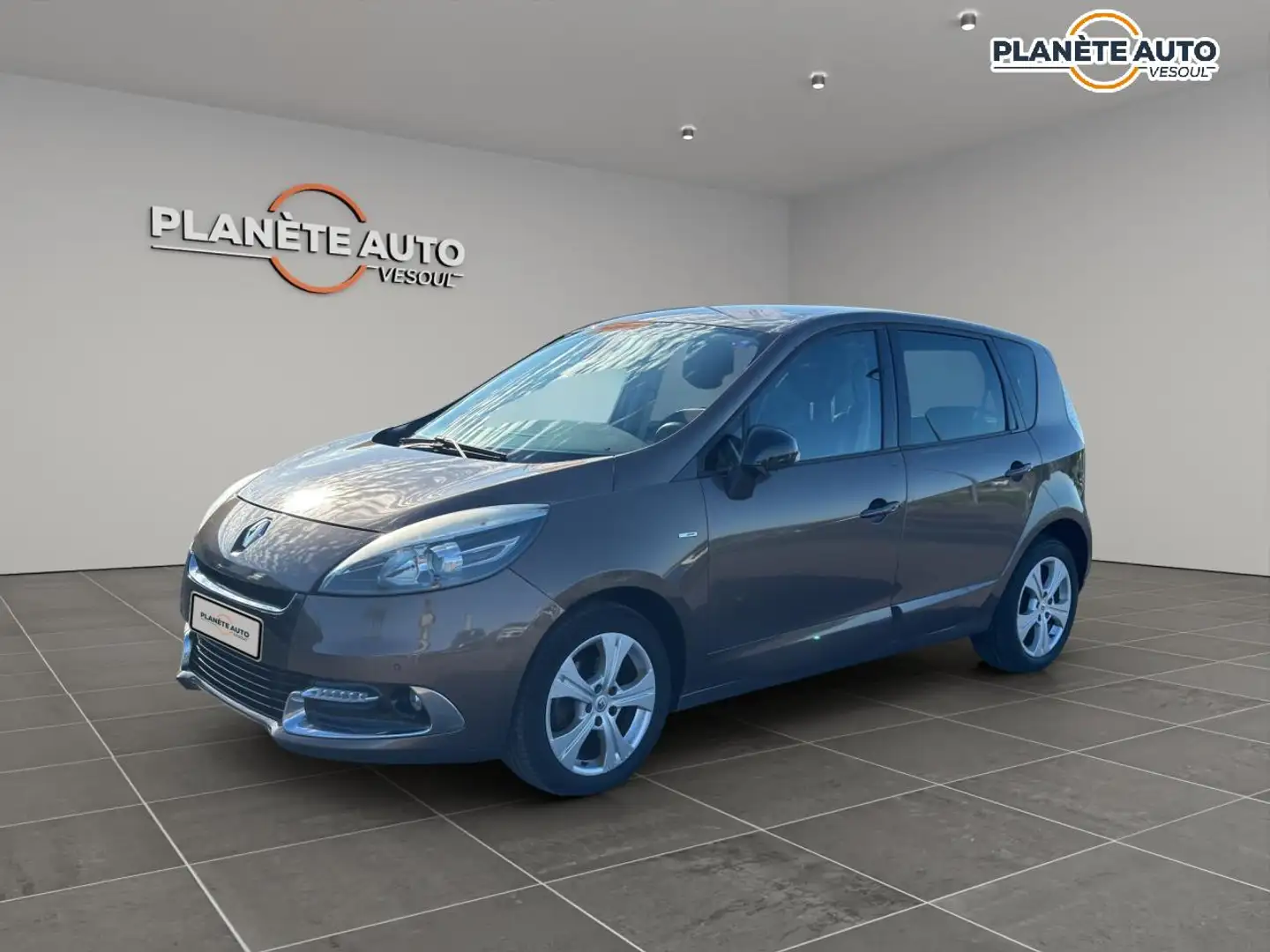Renault Scenic 1.6 Energy dCi - 130  CV.MONOSPACE Bose. Véhicule suivi. Brun - 1