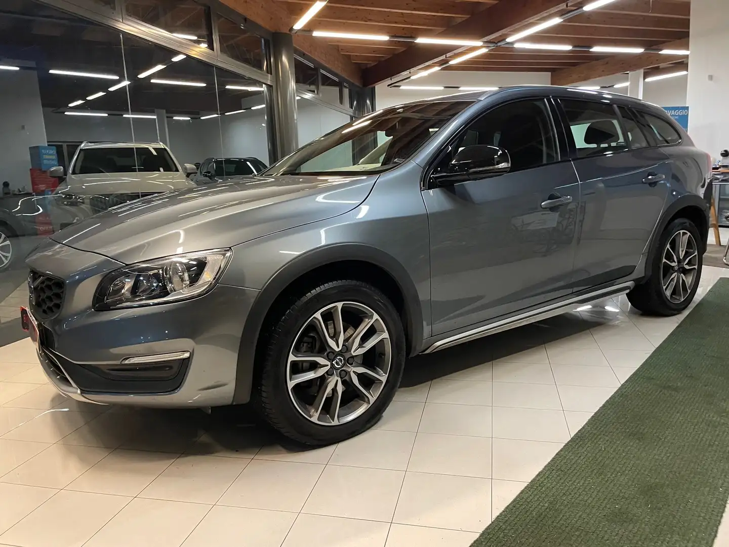 Volvo V60 Cross Country V60 Cross Country 2.0d3Business gear GANCIO TRAINO Gris - 2