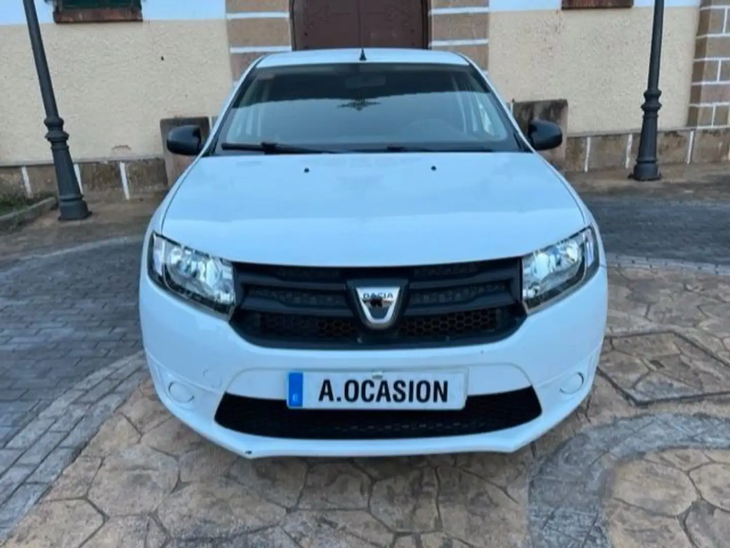 Dacia Logan 1.2 Ambiance White - 2
