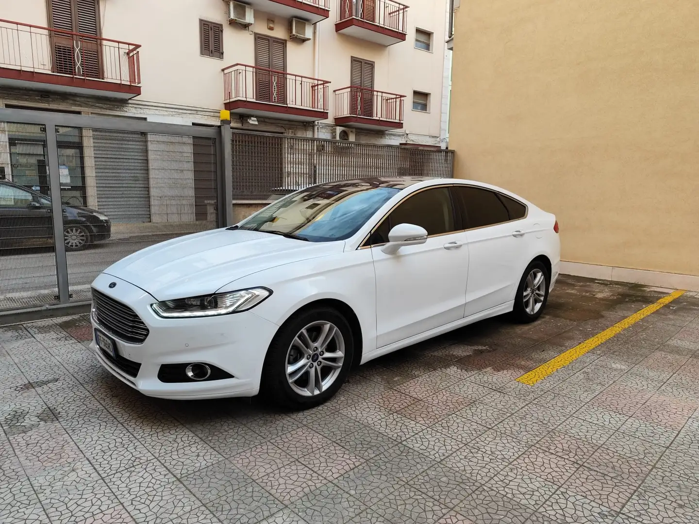 Ford Mondeo 2.0 TDCi 150 CV S&S 5 porte Titanium Bianco - 1