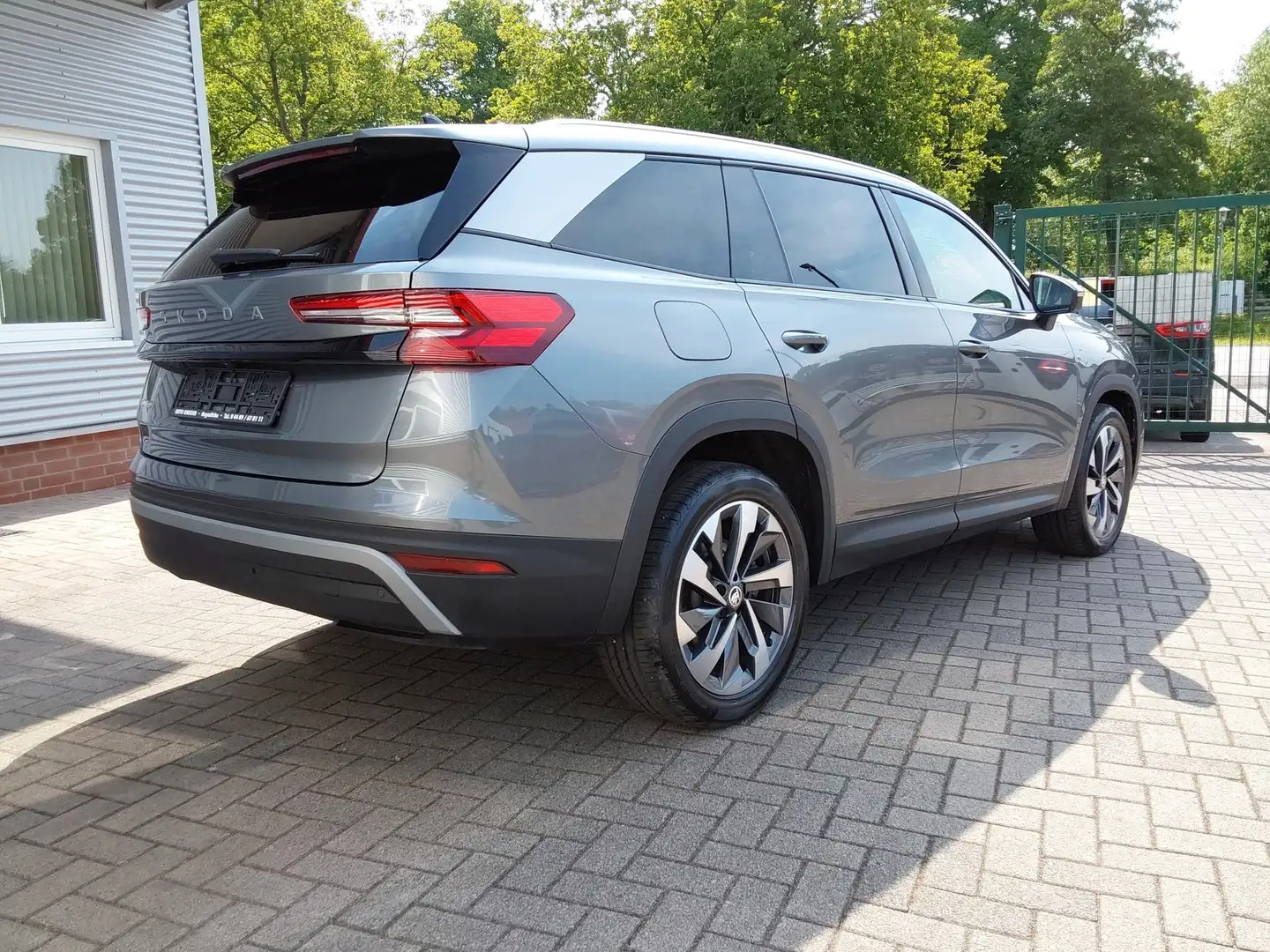 Skoda Kodiaq 2.0 TDI DSG Selection 7-Sitzer ACC/AHK/LED/PDC/... Grijs - 2