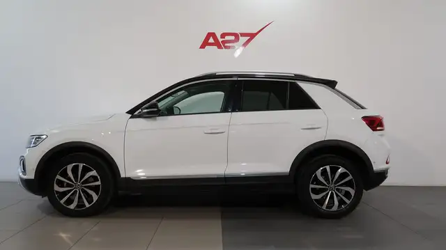 Volkswagen T-Roc view 3