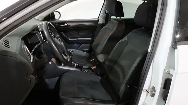 Volkswagen T-Roc view 13
