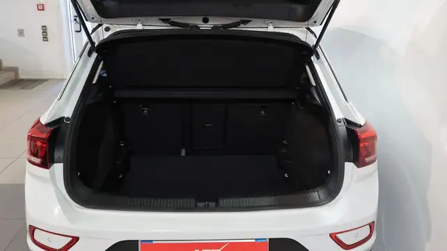 Volkswagen T-Roc view 12