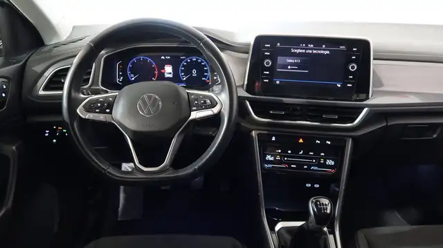 Volkswagen T-Roc view 15