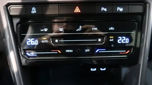 Volkswagen T-Roc view 7