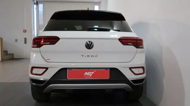 Volkswagen T-Roc view 10