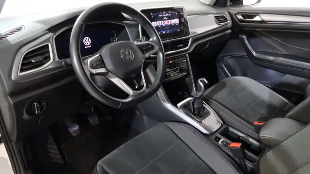 Volkswagen T-Roc view 2