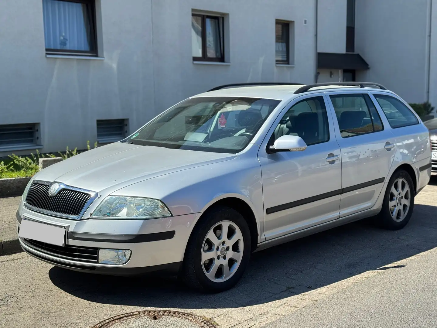Skoda Octavia Combi 2.0 TDI DSG Elegance Tüv 1/2027 Silber - 1
