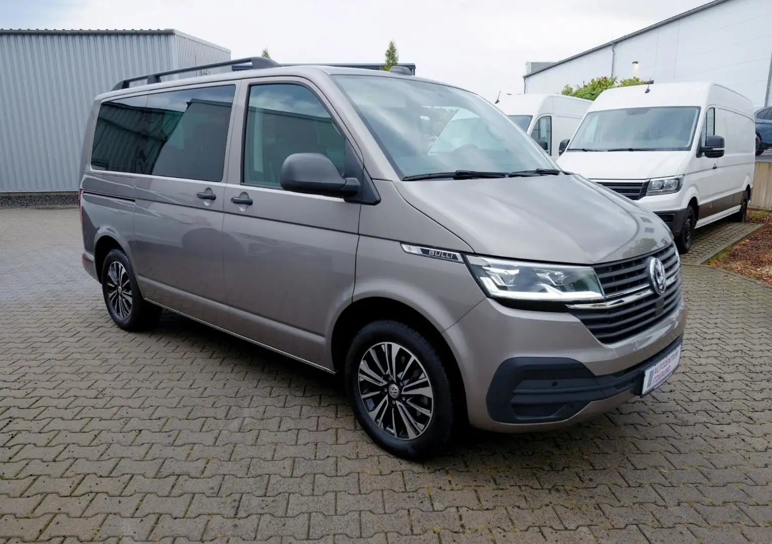Volkswagen T6 Multivan T6.1 2.0 TDI DSG Multivan Bulli /ACC/App-Co Beige - 1