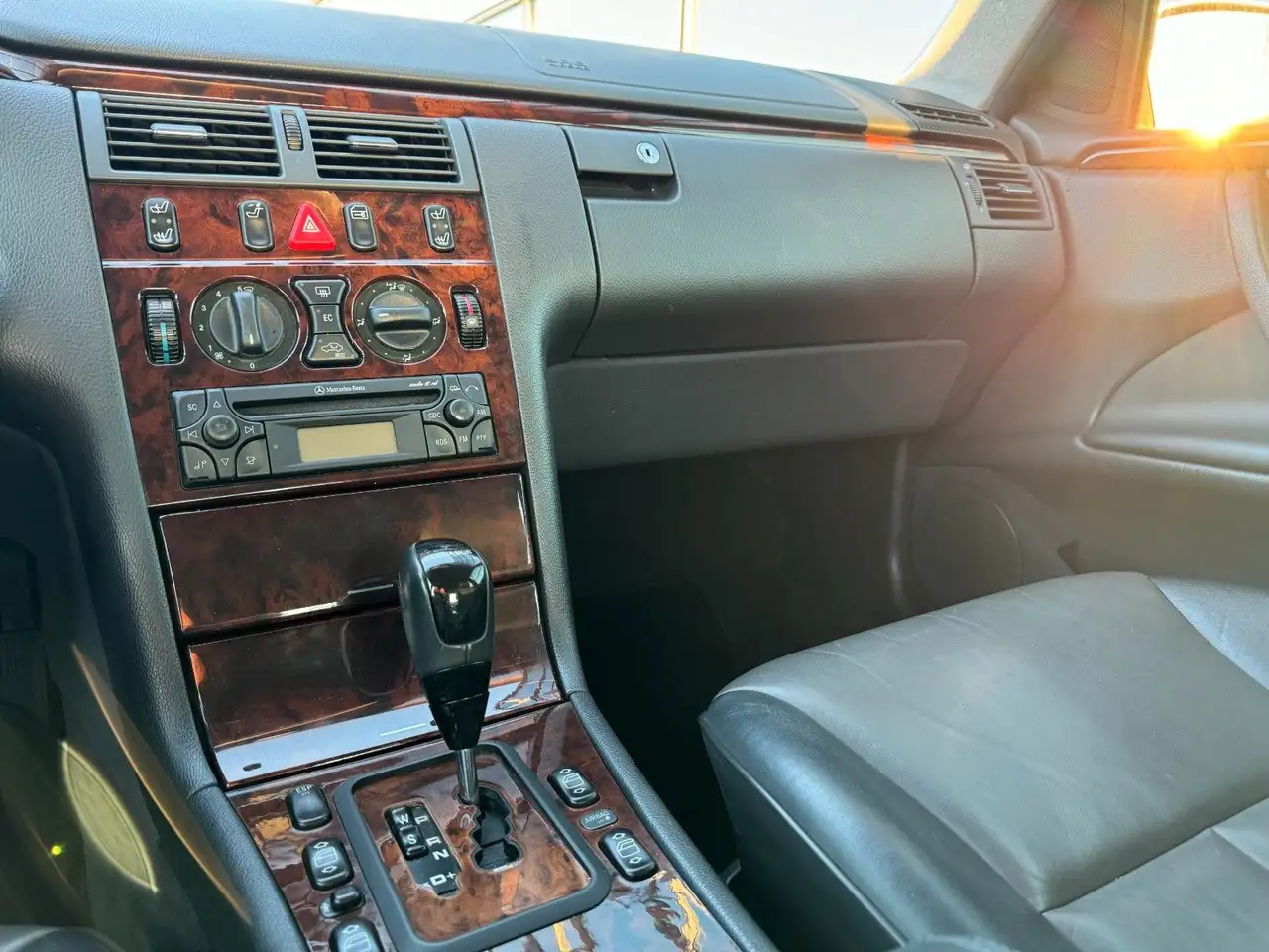 Mercedes-Benz E 240 ELEGANCE AUT Leder Klima, foto 9