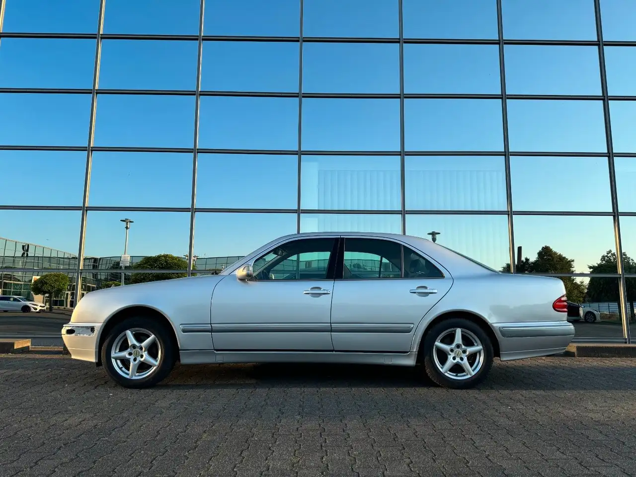 Mercedes-Benz E 240 ELEGANCE AUT Leder Klima, foto 4