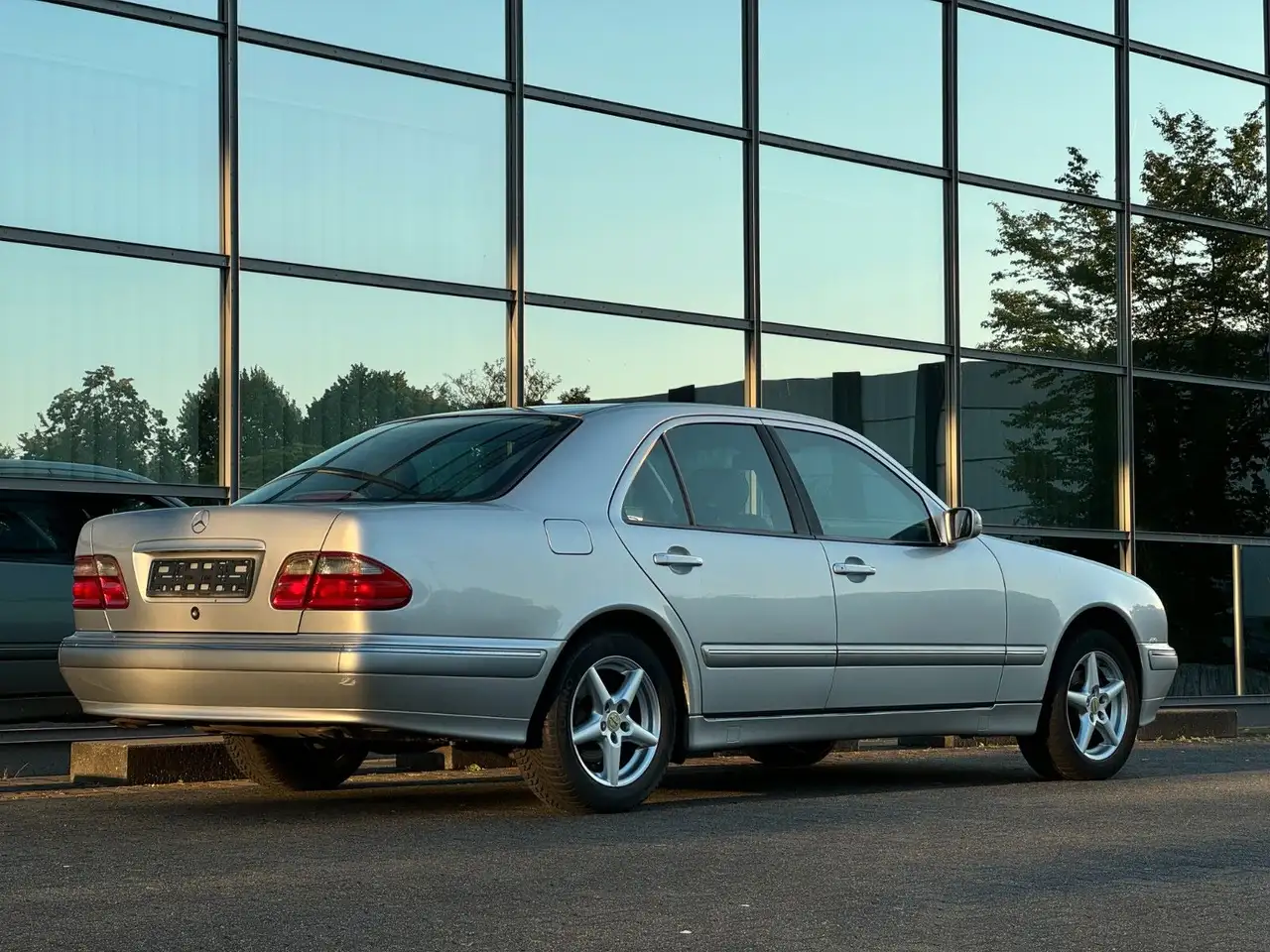 Mercedes-Benz E 240 ELEGANCE AUT Leder Klima, foto 3