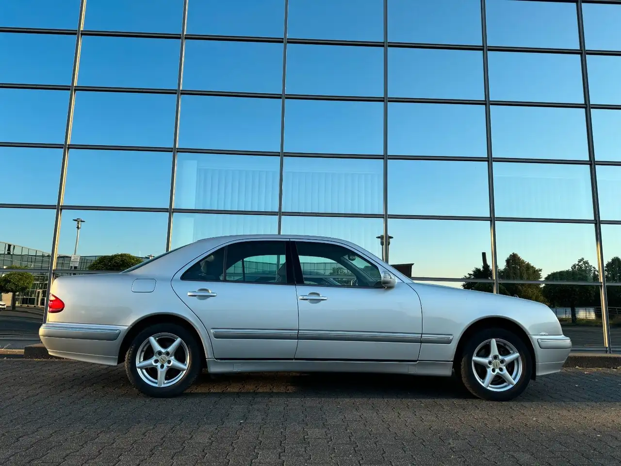 Mercedes-Benz E 240 ELEGANCE AUT Leder Klima, foto 5