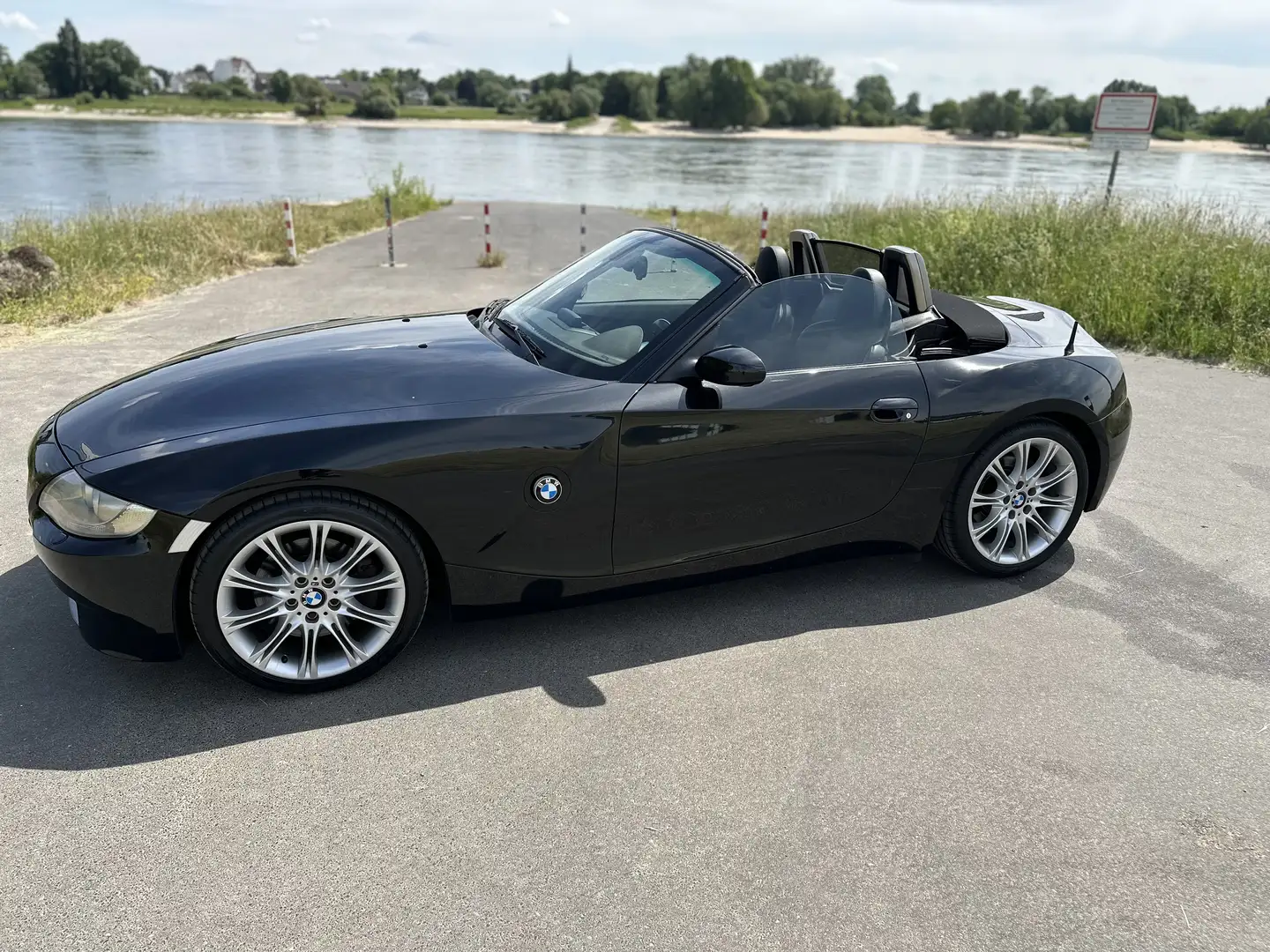 BMW Z4 3.0si Roadster M-Sportpaket Xenon Leder TüV NEU Schwarz - 1
