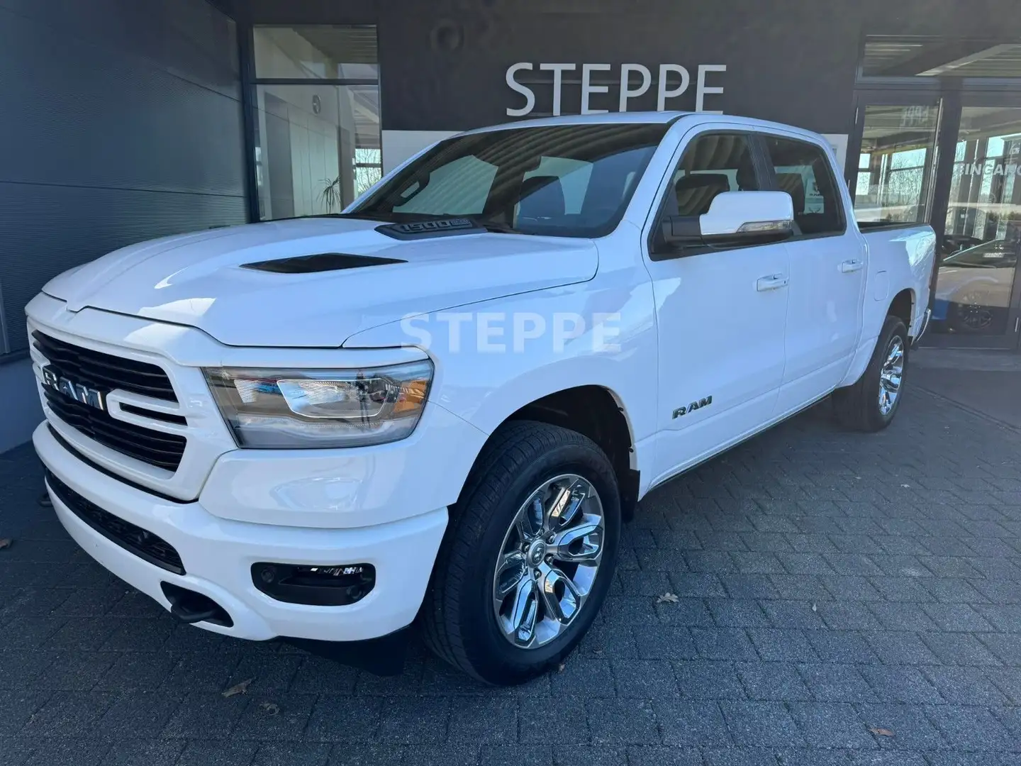 Dodge RAM 1500 5,7 V8  LARAMIE Sport Luftfed. AHK 20" Weiß - 1