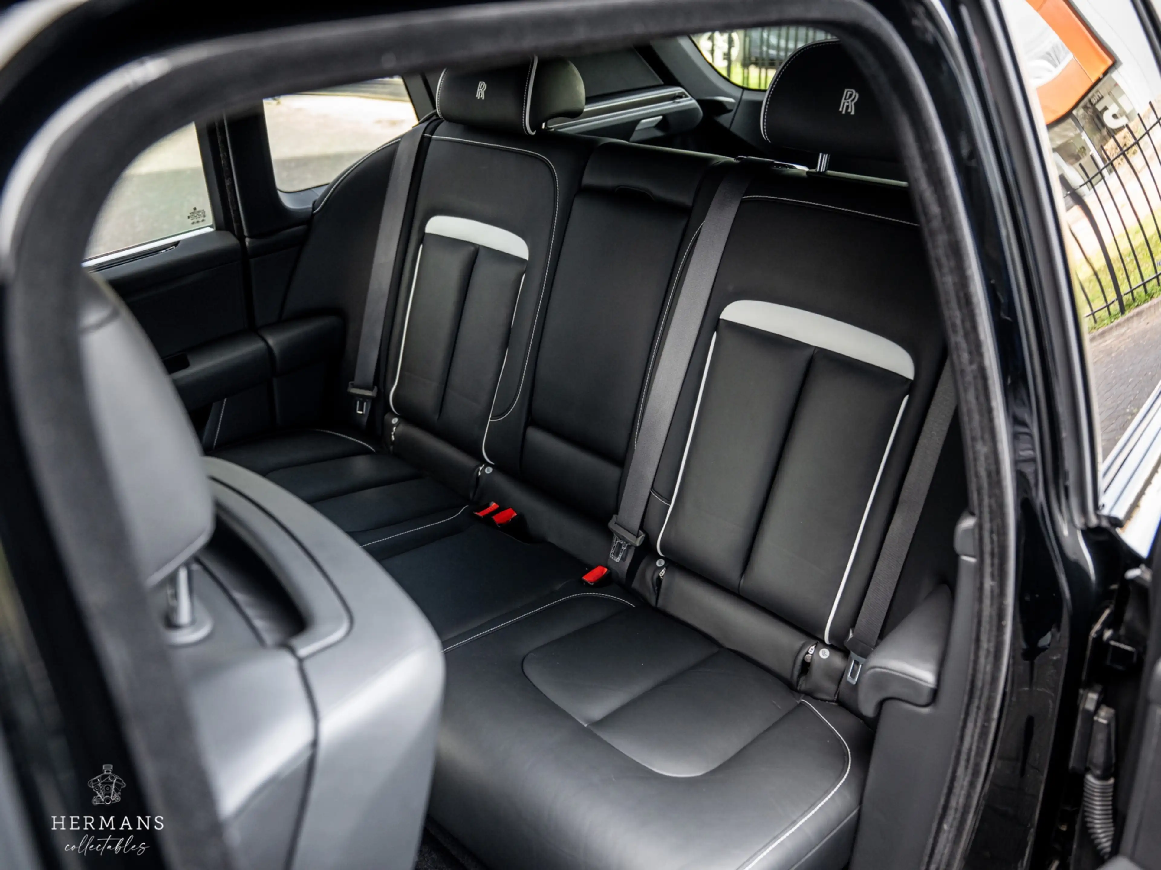 Rolls-Royce Cullinan 6.75 V12 / NOVITEC Widebody / Starlight / Massage — photo 30