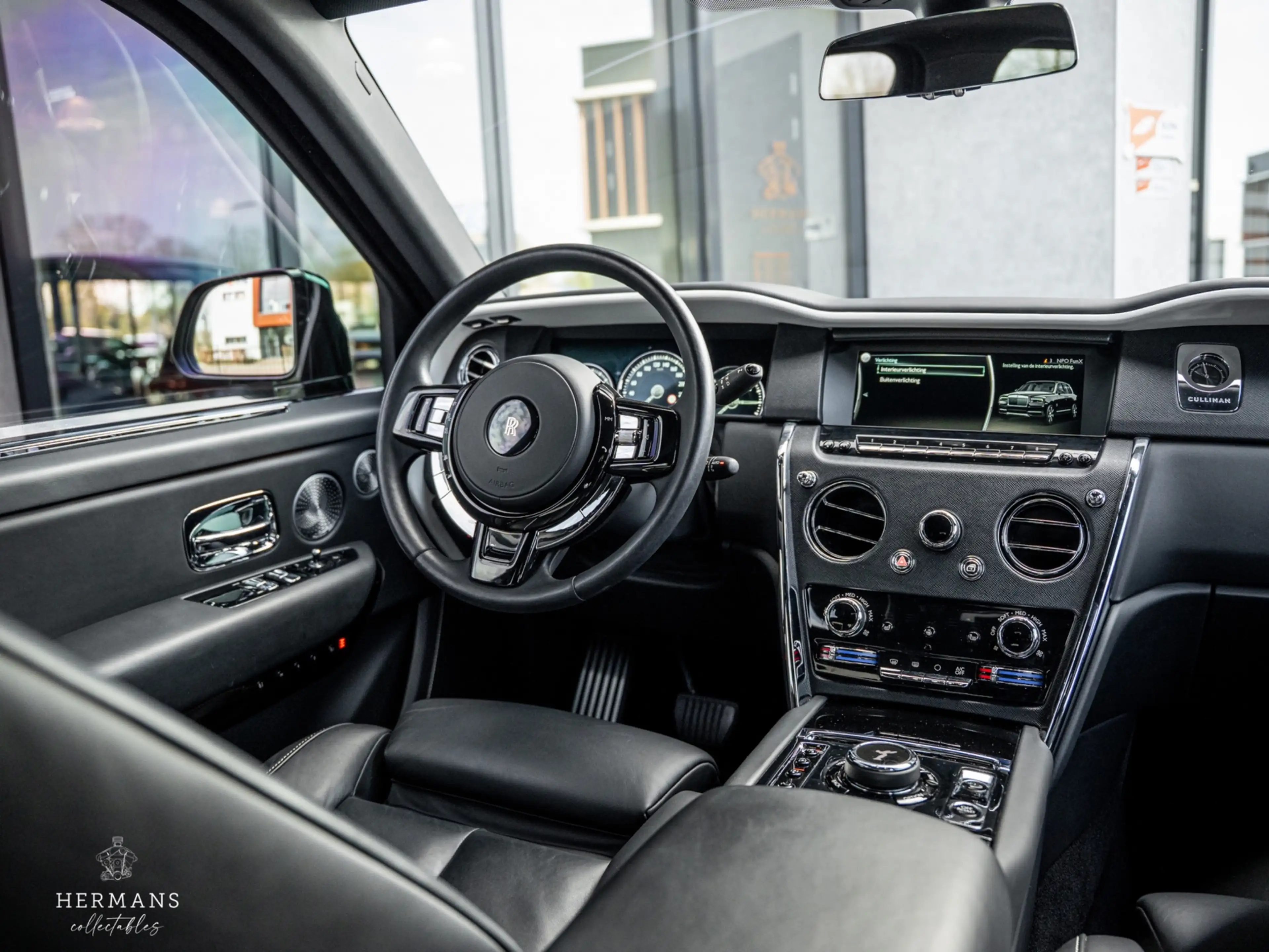 Rolls-Royce Cullinan 6.75 V12 / NOVITEC Widebody / Starlight / Massage — photo 16