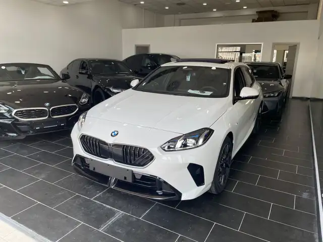 BMW 1 Series view 4