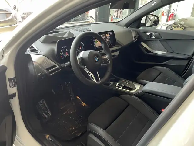 BMW 1 Series view 13