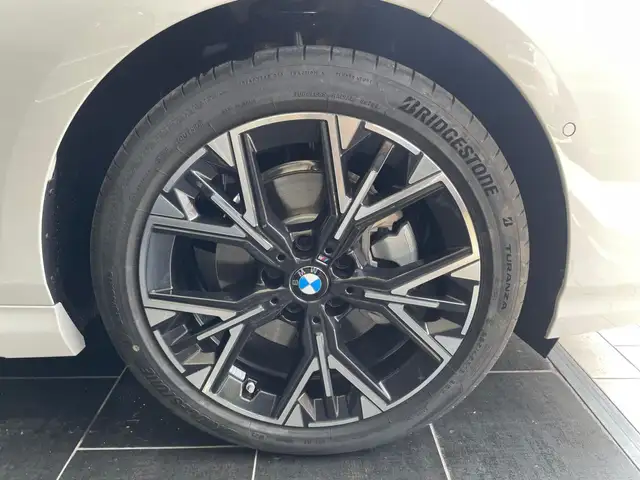 BMW 1 Series view 11