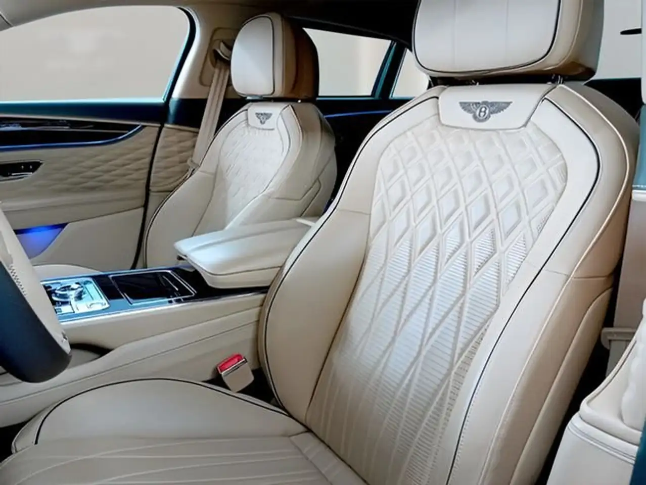 Bentley Flying Spur 2024 — фото 10