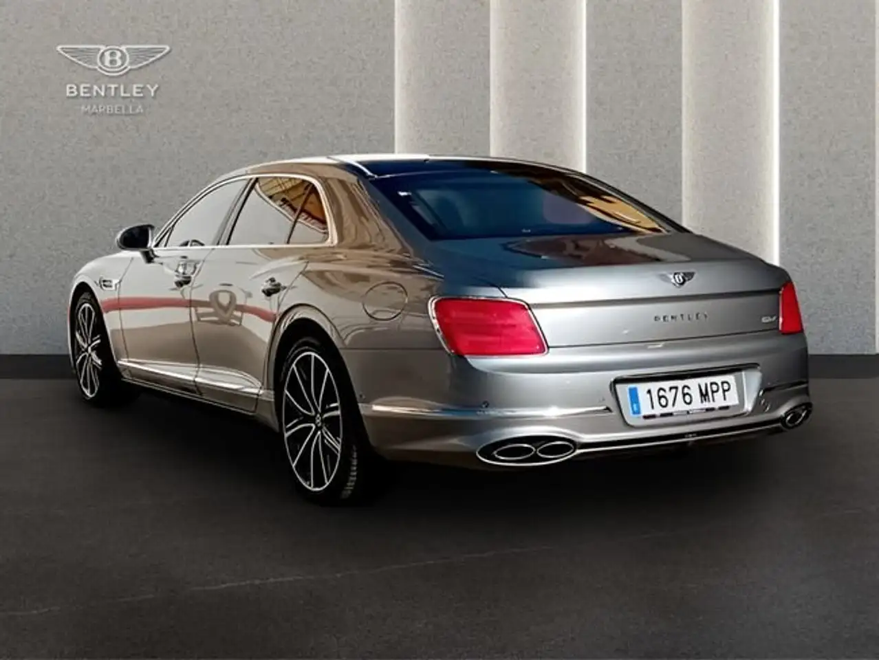 Bentley Flying Spur 2024 — фото 7