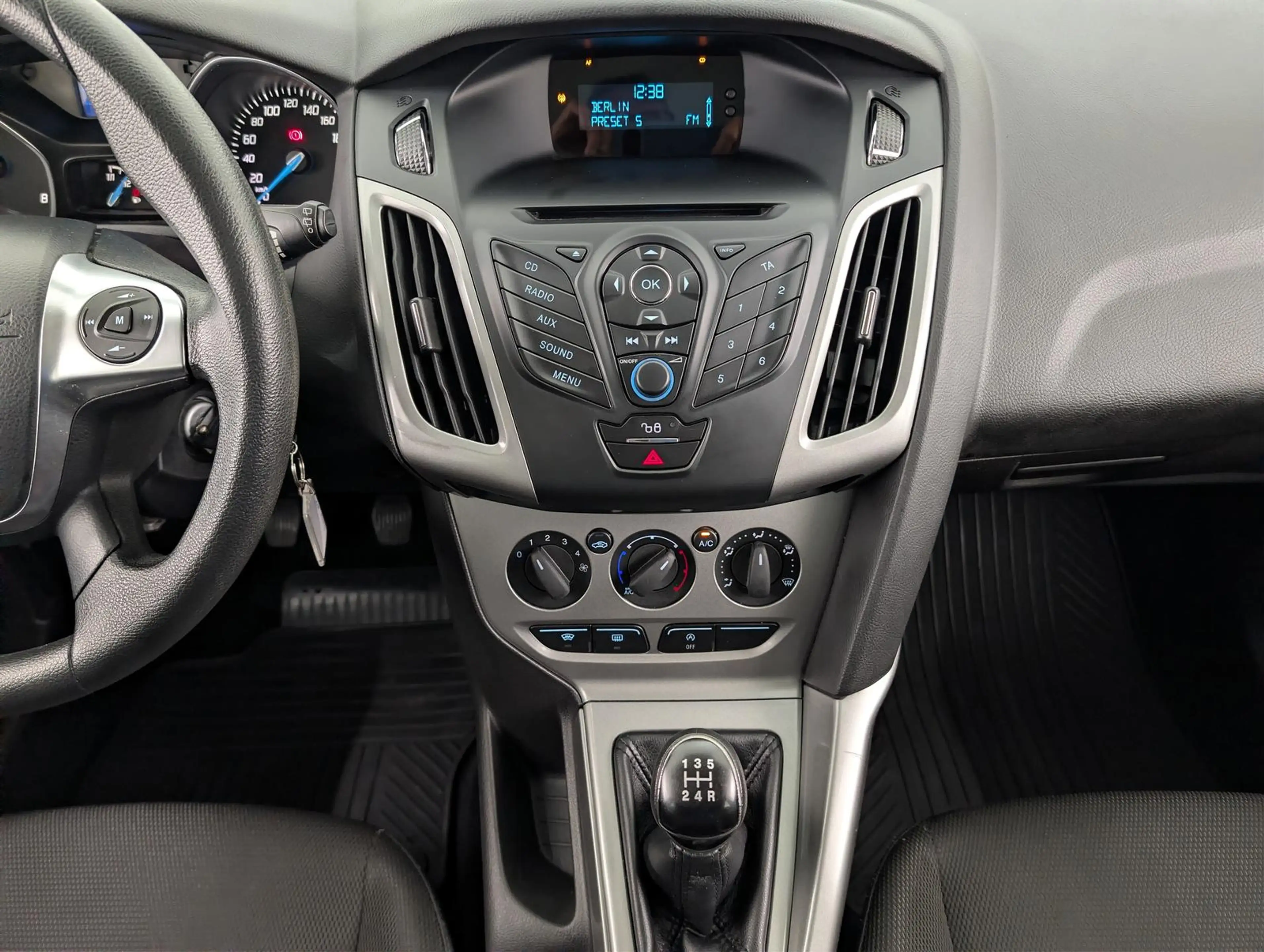 Ford Focus Turnier 1.0 EcoB Trend WinterPak+GJR+Klima — photo 15