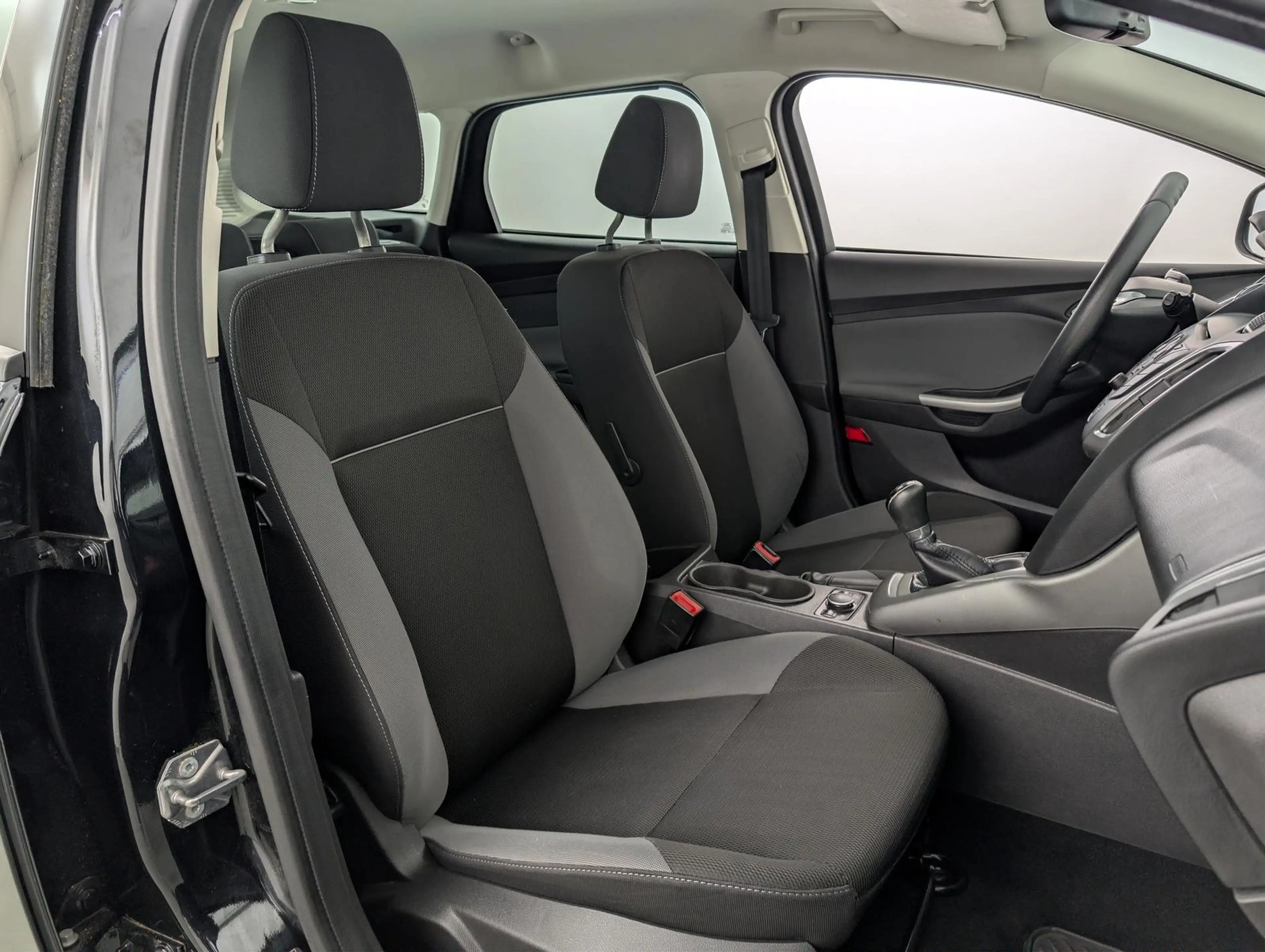 Ford Focus Turnier 1.0 EcoB Trend WinterPak+GJR+Klima — photo 10