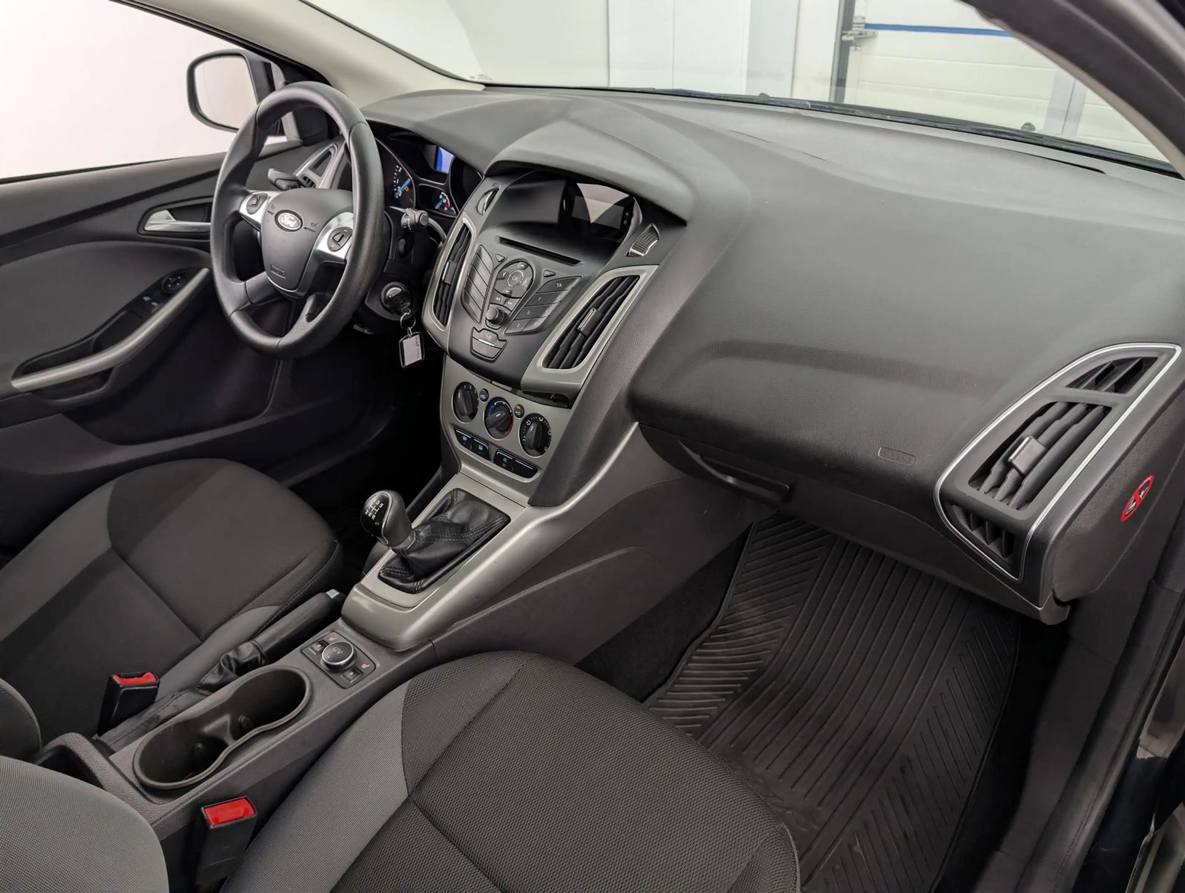 Ford Focus Turnier 1.0 EcoB Trend WinterPak+GJR+Klima — photo 14