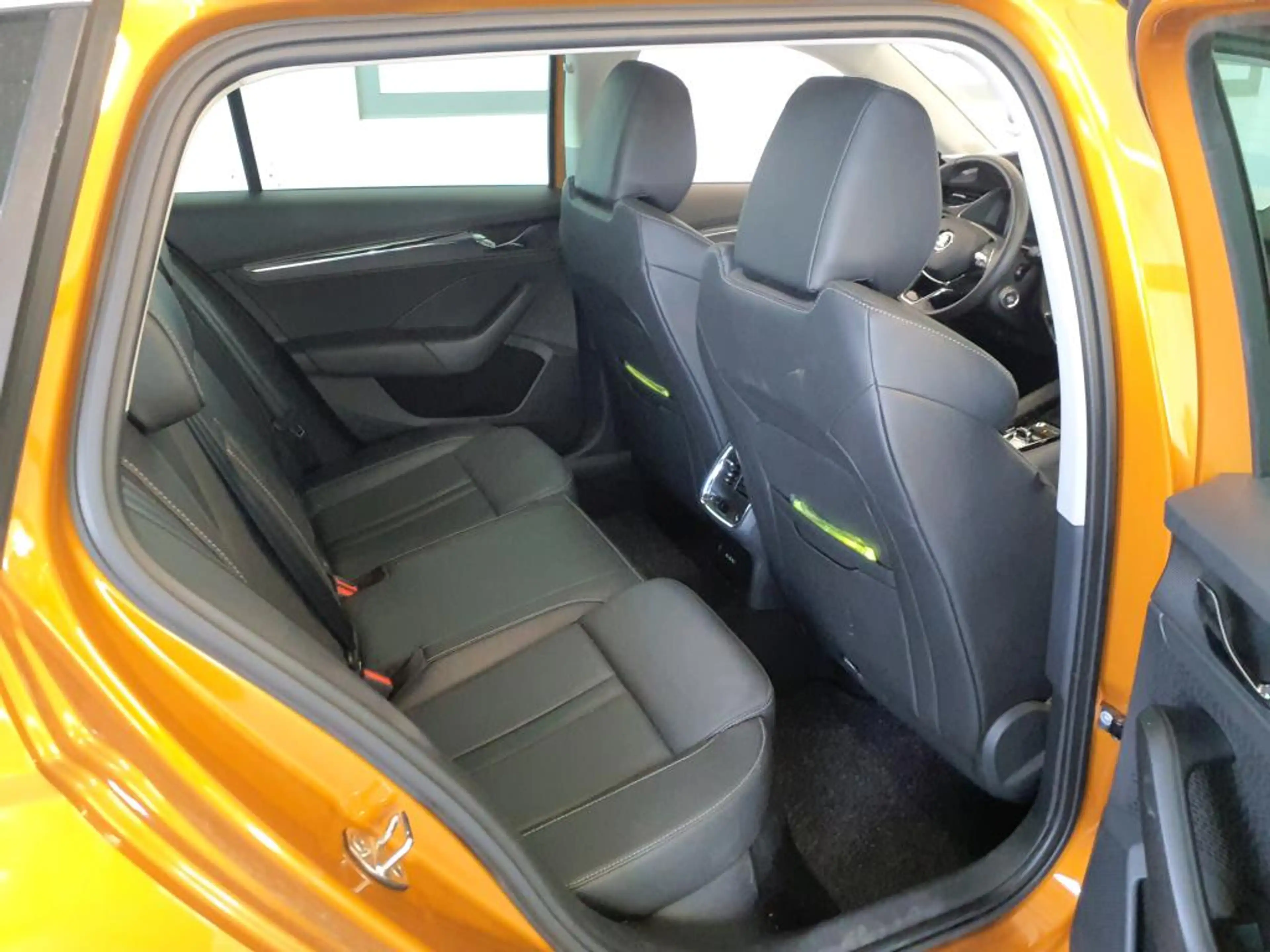 Skoda Octavia Combi 2.0 TDI Style AHK HuD MATRIX 4xSHZ — photo 7