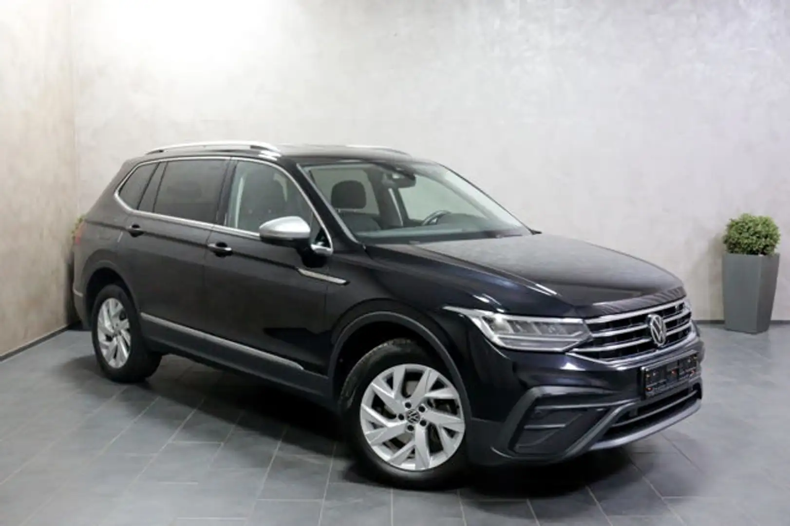 Volkswagen Tiguan Allspace 2.0 TDI DSG Life AHK LED HEADUP Schwarz - 2