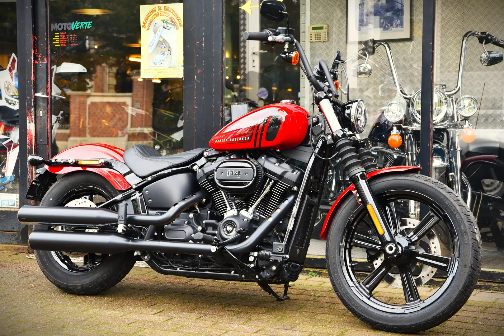 Harley-Davidson Street Bob 114 ***MOTO VERTE*** Rouge - 1