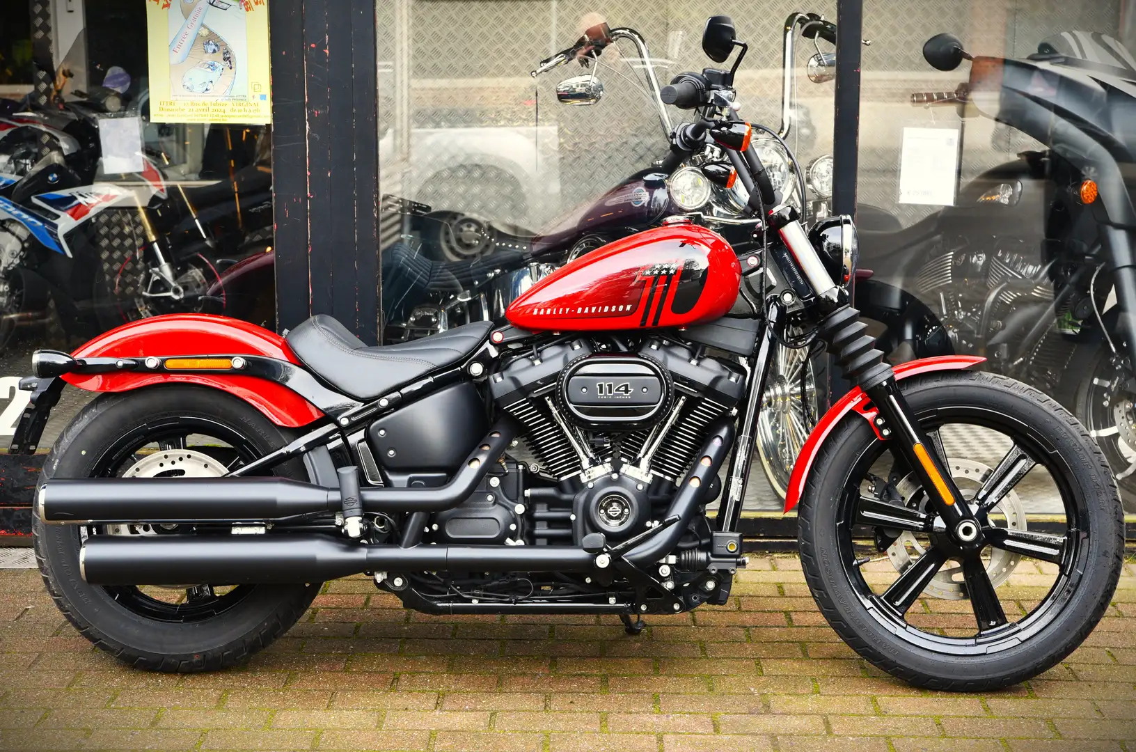 Harley-Davidson Street Bob 114 ***MOTO VERTE*** Rouge - 2