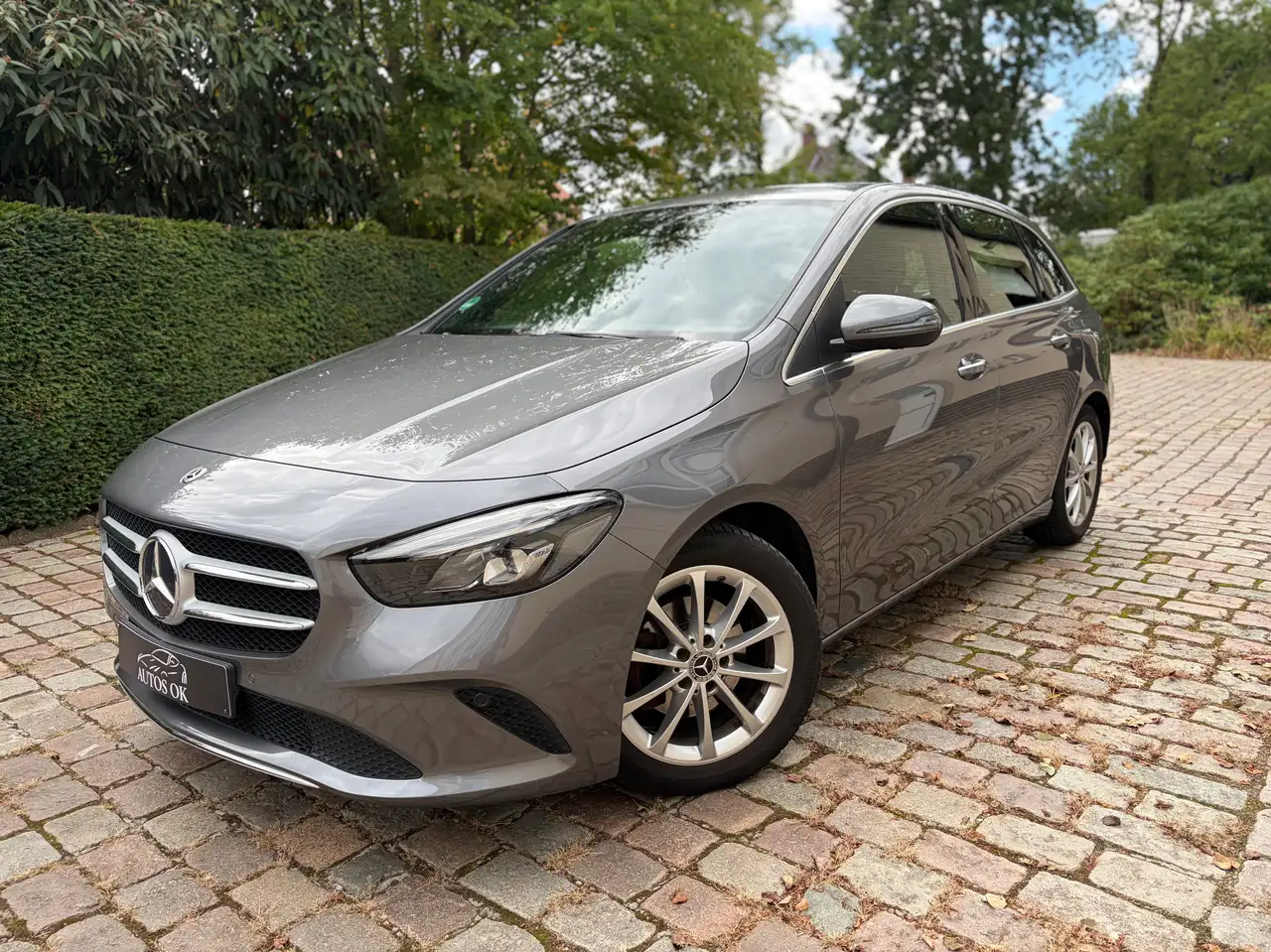Mercedes-Benz B 180