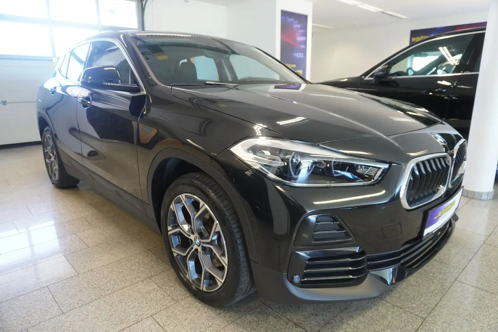 BMW X2 sDrive18i Business LED/Nav./18“/Kam. Schwarz - 2