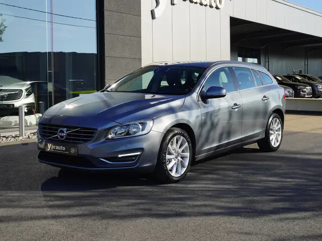 Volvo V60 V60 2.0 D Leder Navigatie Elektrische zetels met geheugen Licht en regensensor Bleutooth Cruise