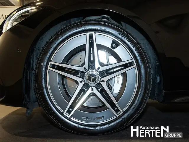 Mercedes-Benz C-Class view 5