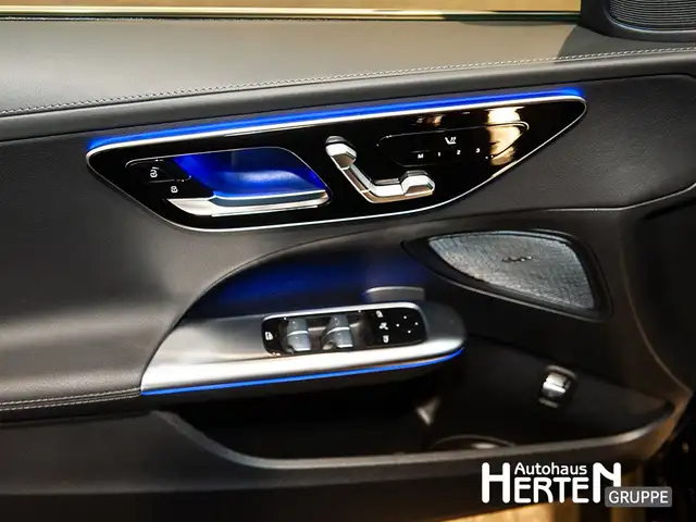 Mercedes-Benz C-Class view 9