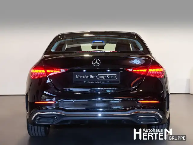 Mercedes-Benz C-Class view 4