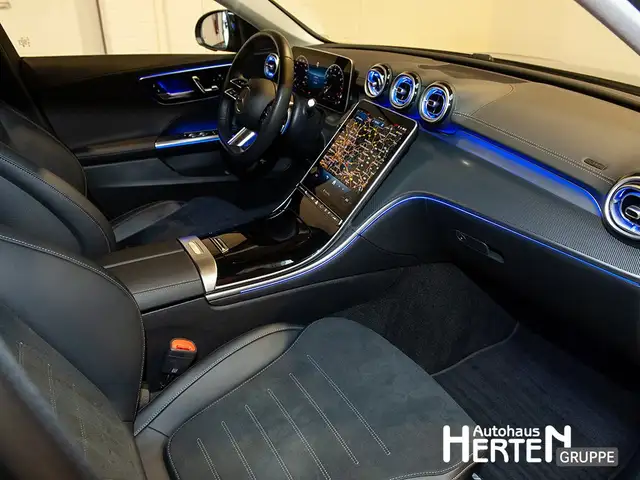 Mercedes-Benz C-Class view 6