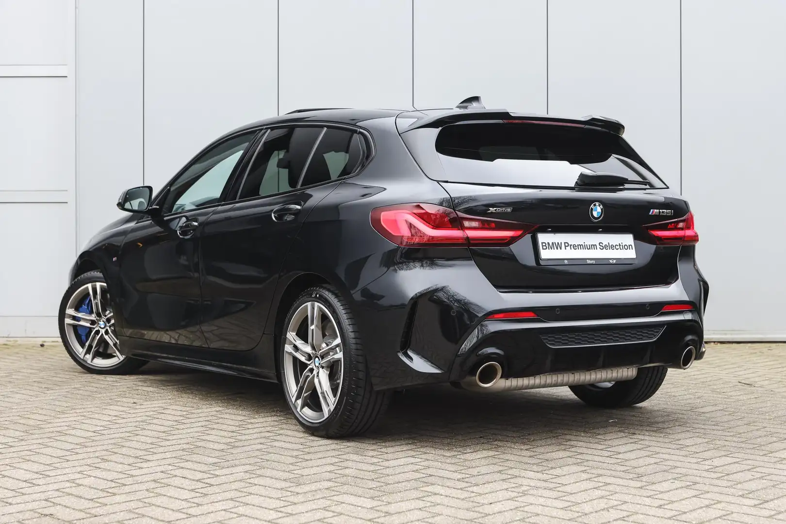 BMW 135 1 Serie M135i xDrive High Executive Automaat / Pan Noir - 2