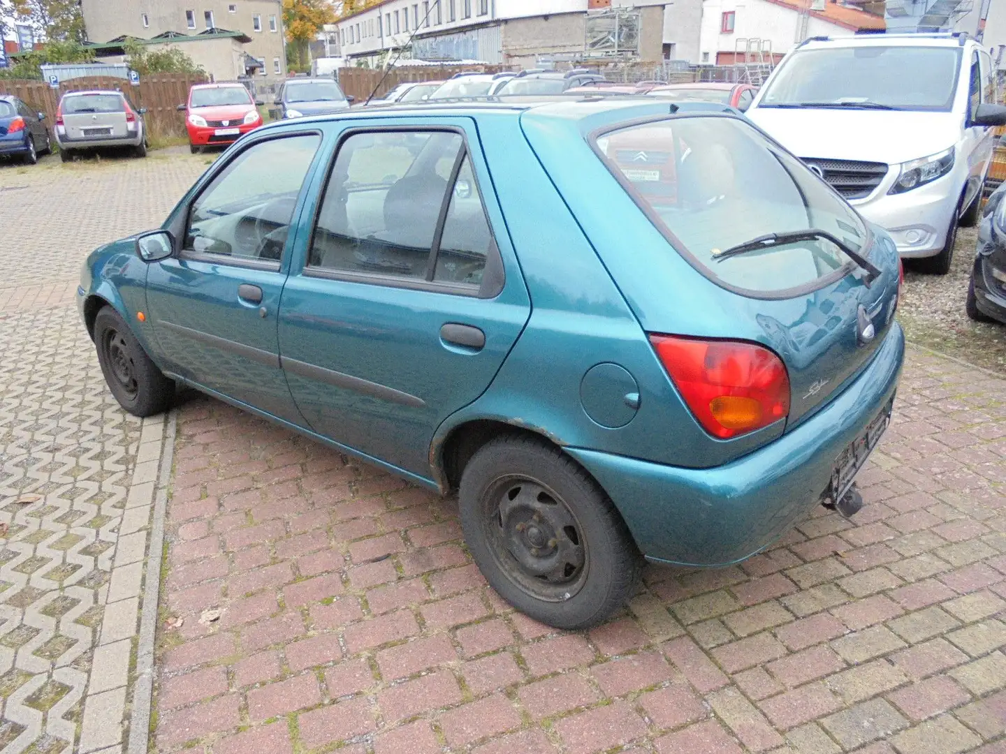 Ford Fiesta 1.3 37 kW Style Grün - 2