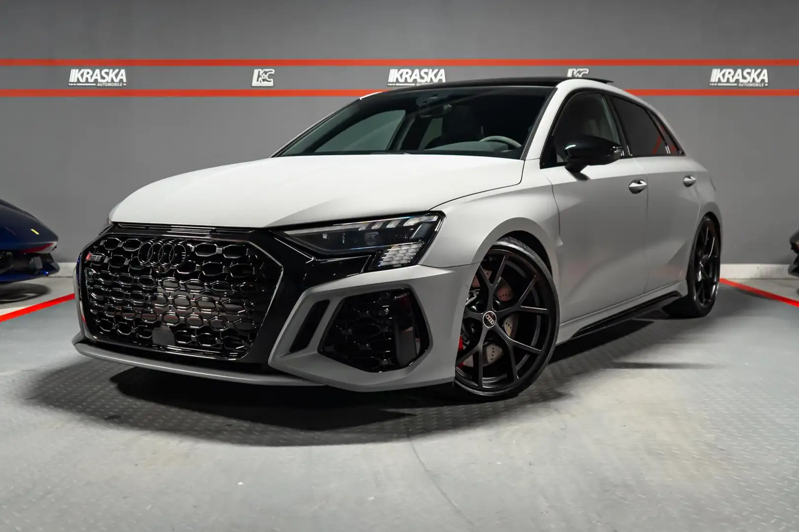 Audi RS3 2.5 TFSI Sportback MATRIX LEDER B&O PANO Grau - 2