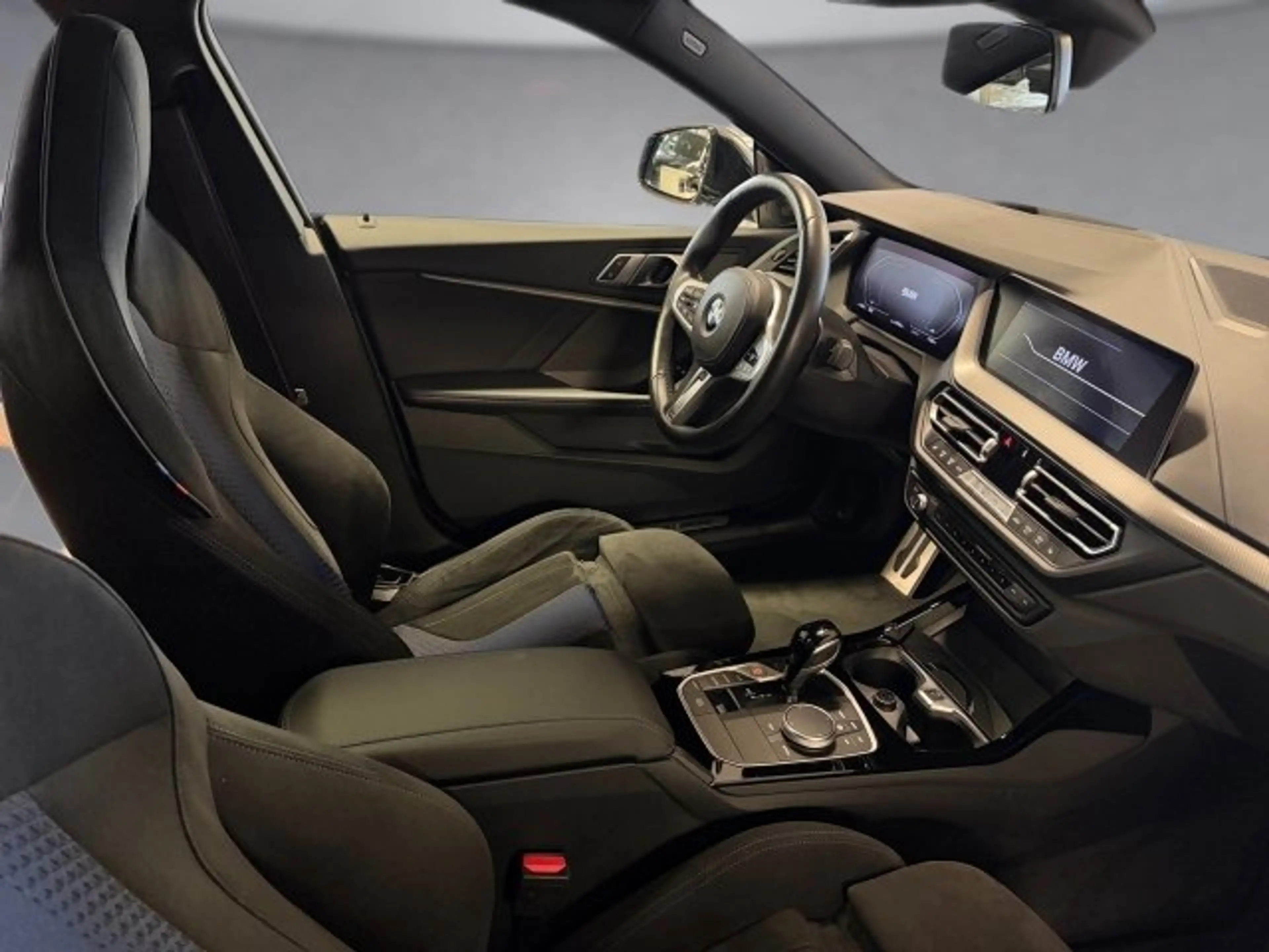 BMW M2 35i xDrive Gran Co — photo 11