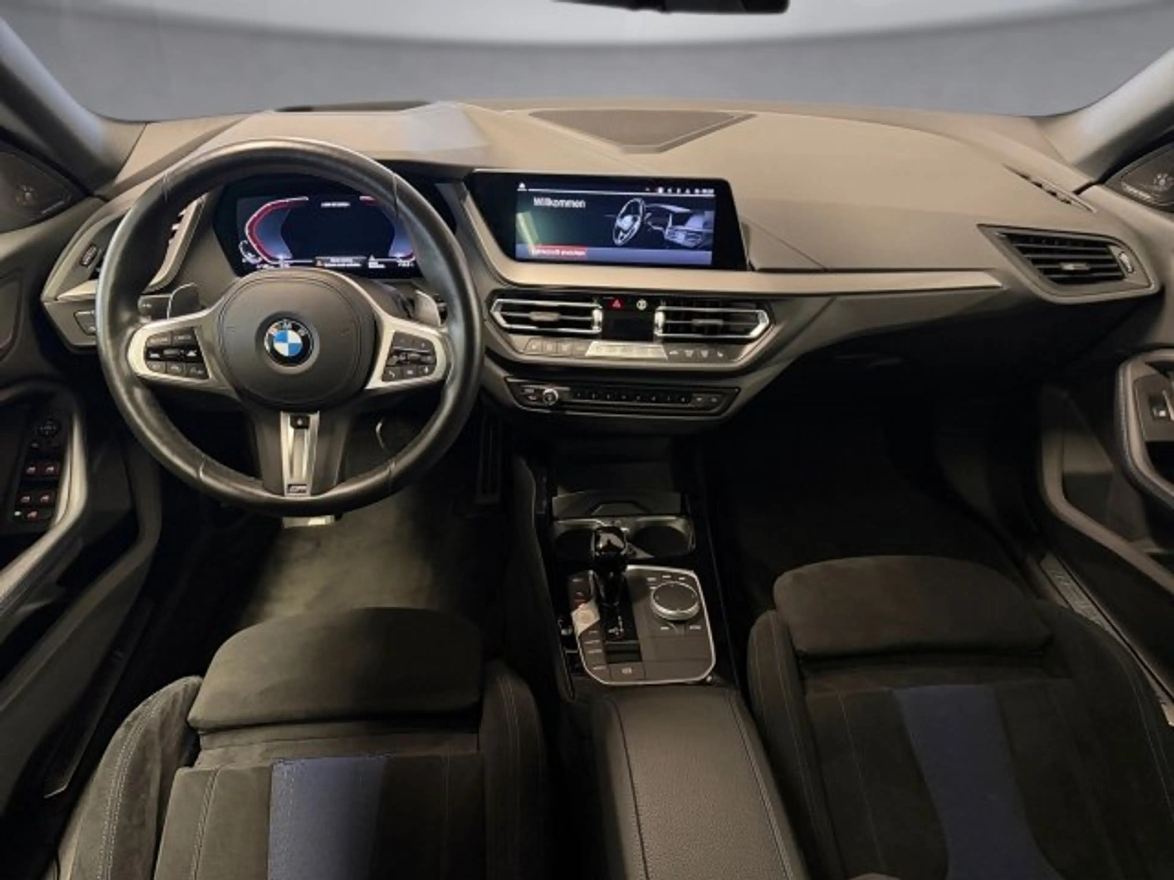BMW M2 35i xDrive Gran Co — photo 9