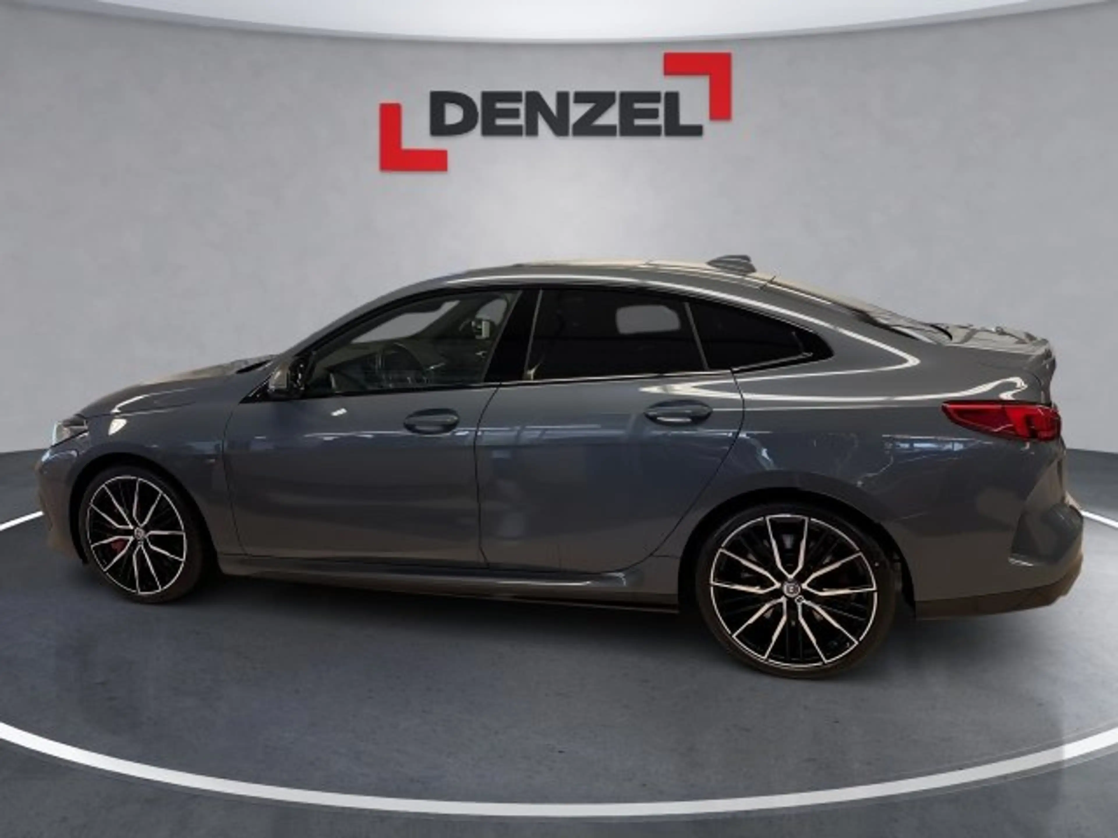 BMW M2 35i xDrive Gran Co — photo 2